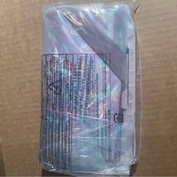 Dooney & Bourke Disney Classics Christmas Holiday Wristlet Wallet NWT - Picture 8 of 8